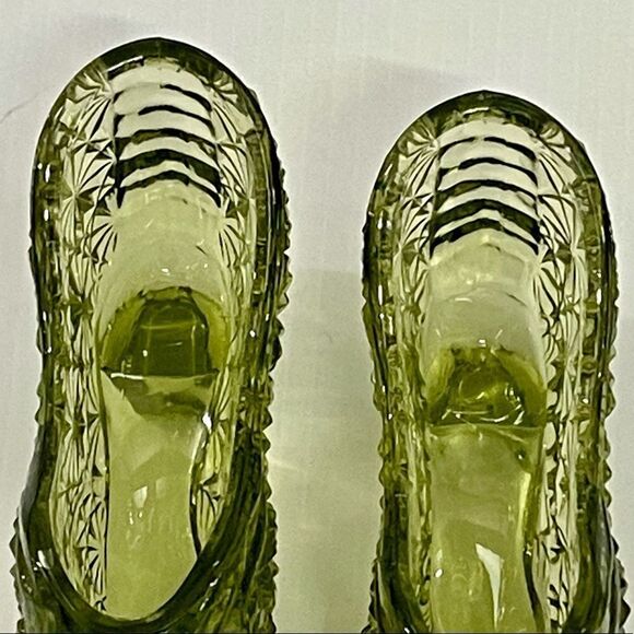 Vintage Clear Avocado Green Starburst Pinwheel Fan Pressed Art Glass Shoes - Picture 11 of 16